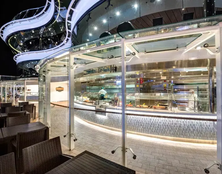 BAROVI & LOUNGE